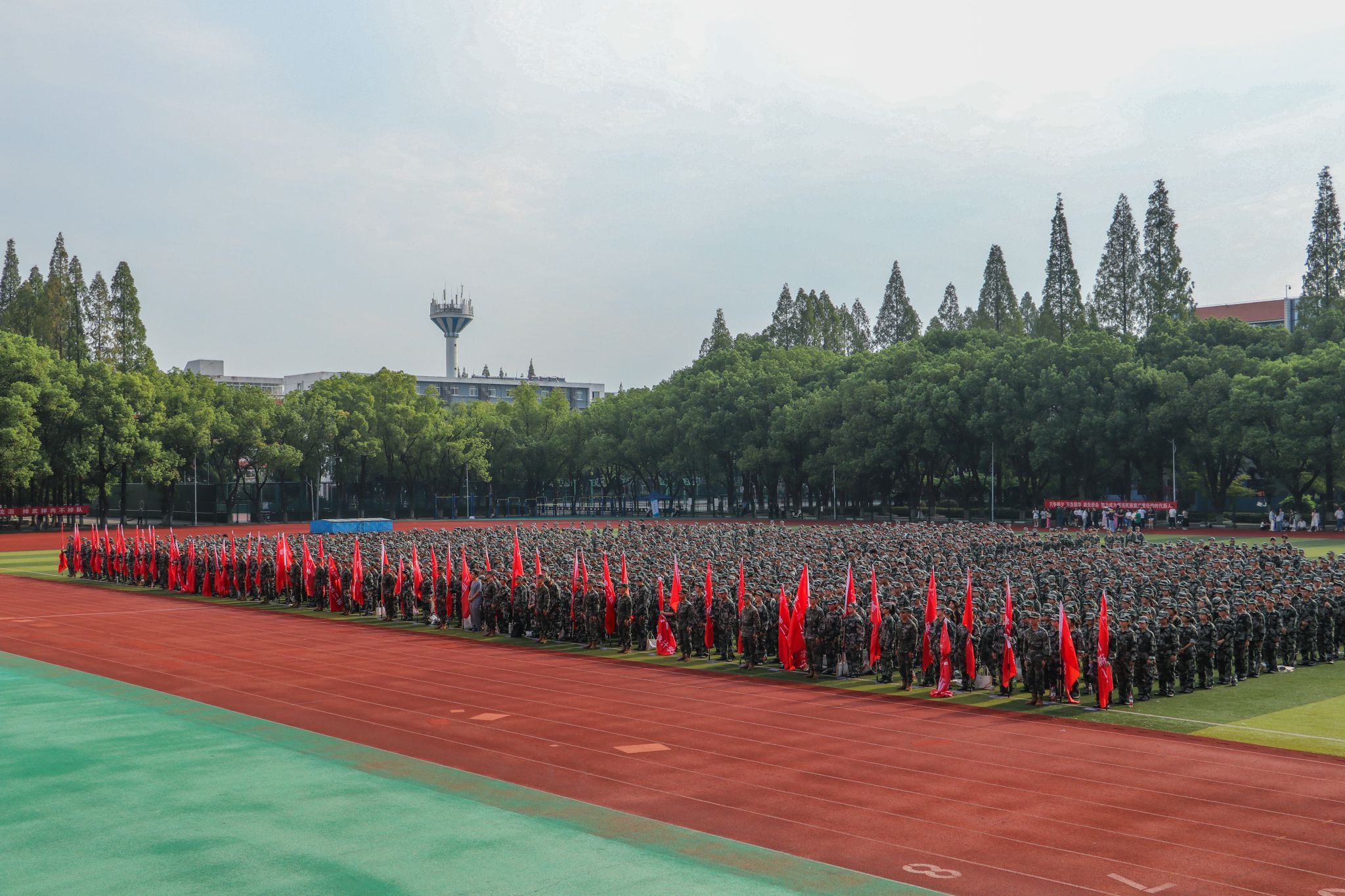 嘉兴南湖学院2025年学生军训动员大会举行